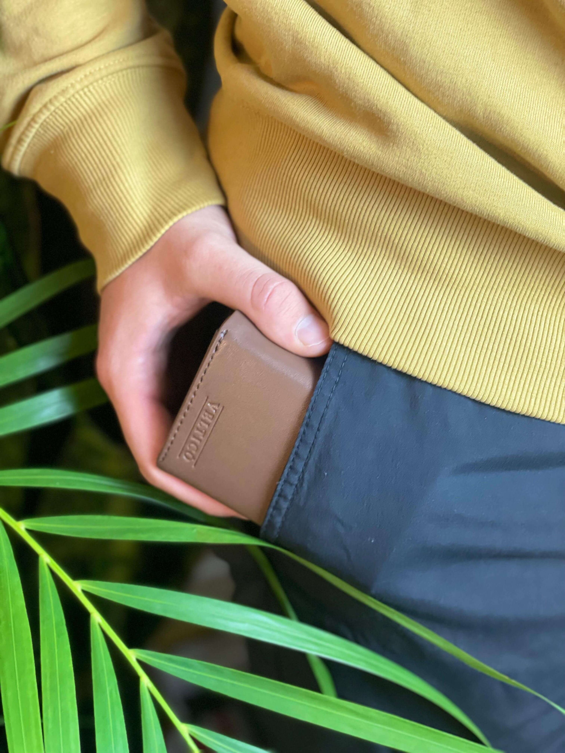 VELTICO Kreditkartenetui aus Metall – Slim Cardholder mit Pop-Up-Mechanismus