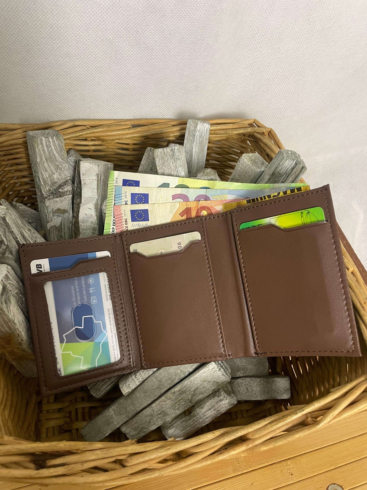 VELTICO Kreditkartenetui aus Metall – Slim Cardholder mit Pop-Up-Mechanismus