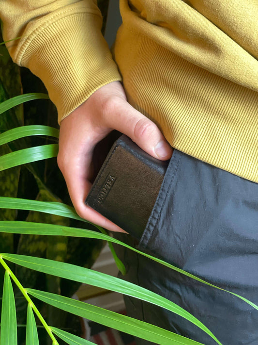 VELTICO Kreditkartenetui aus Metall – Slim Cardholder mit Pop-Up-Mechanismus