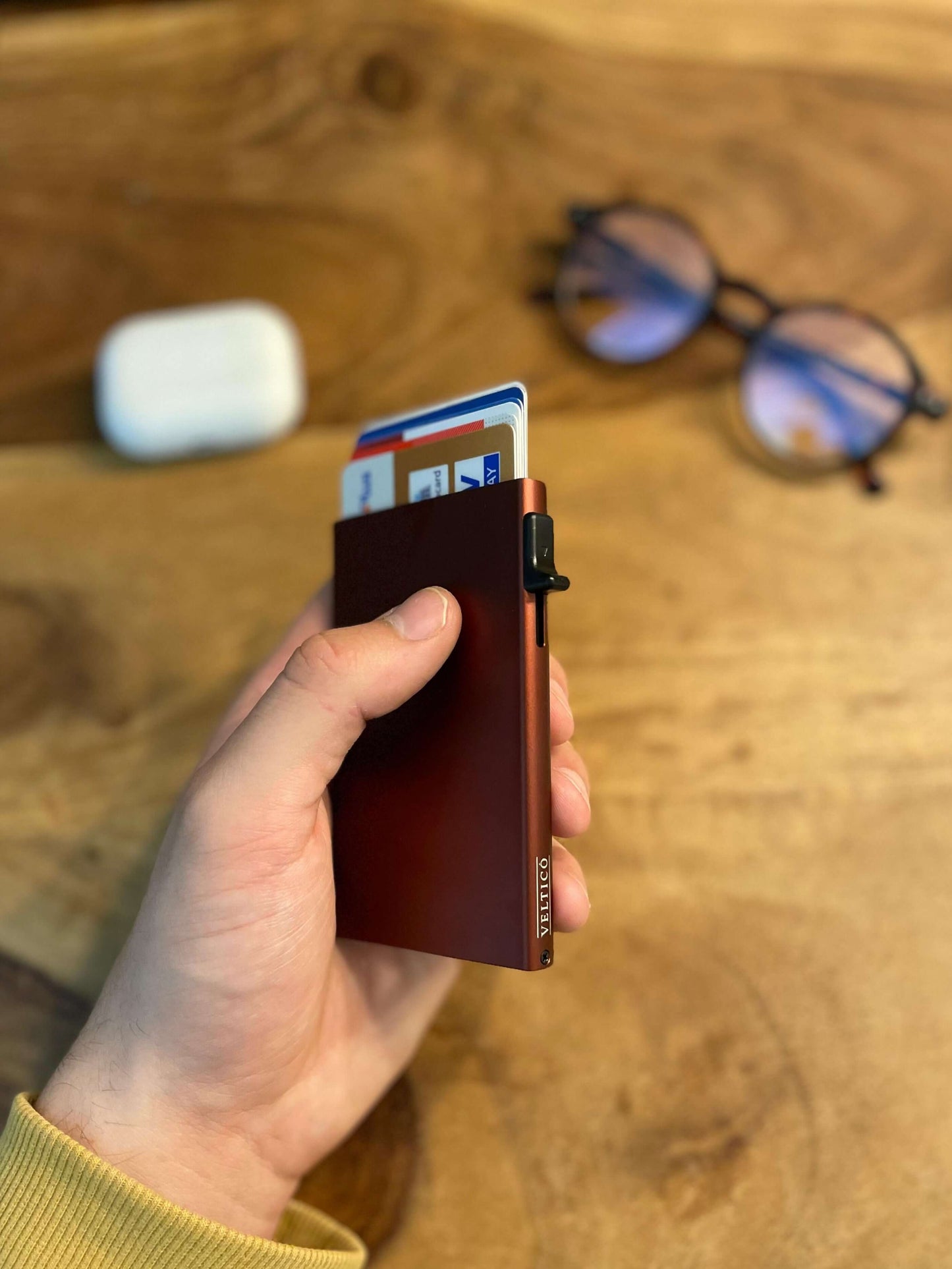 VELTICO Leder Wallet – kompaktes Slim Wallet mit RFID-Schutz