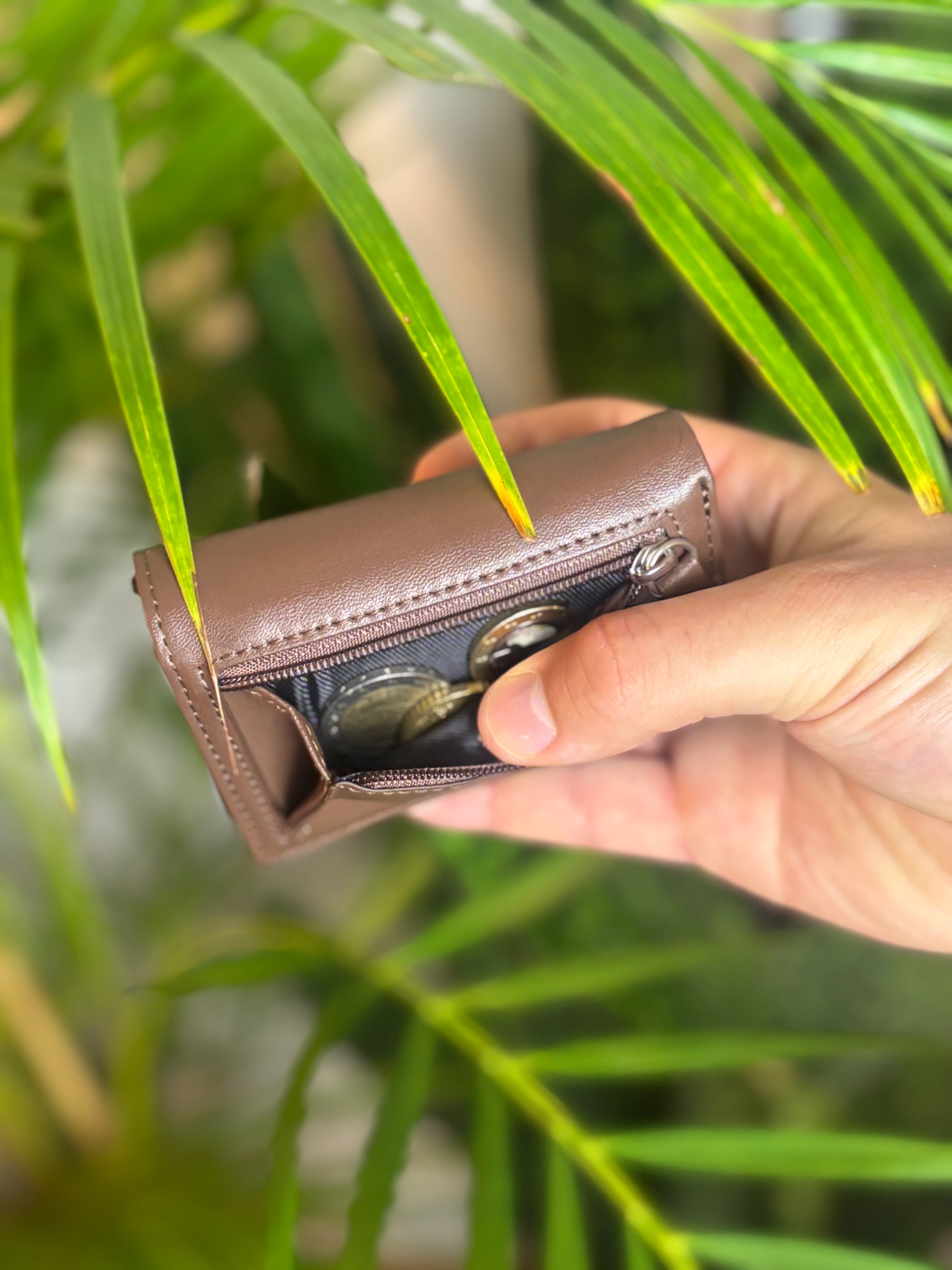 VELTICO Kreditkartenetui aus Metall – Slim Cardholder mit Pop-Up-Mechanismus