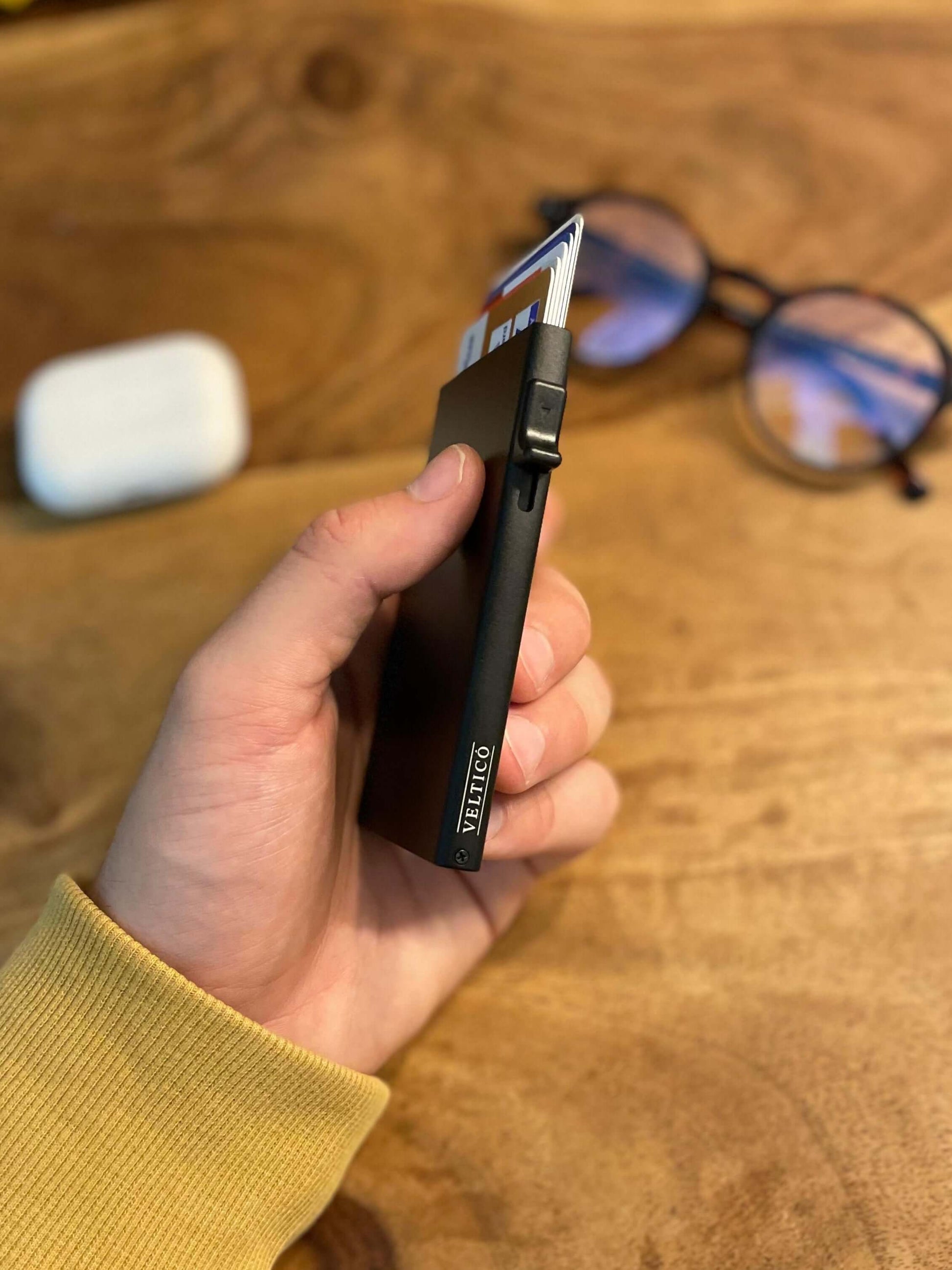 VELTICO Leder Wallet – kompaktes Slim Wallet mit RFID-Schutz