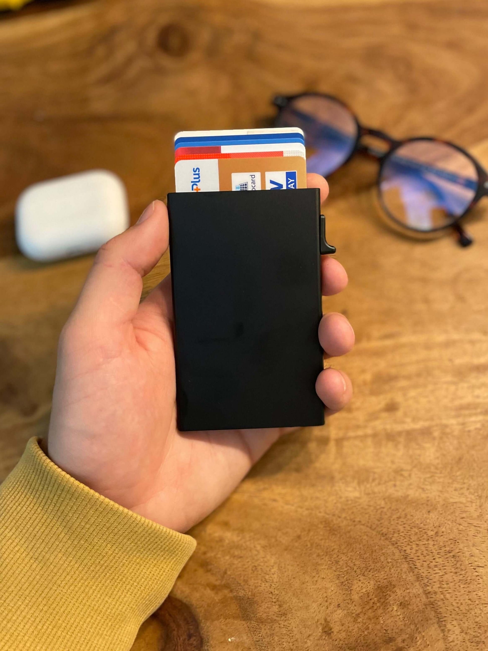 VELTICO Leder Wallet – kompaktes Slim Wallet mit RFID-Schutz